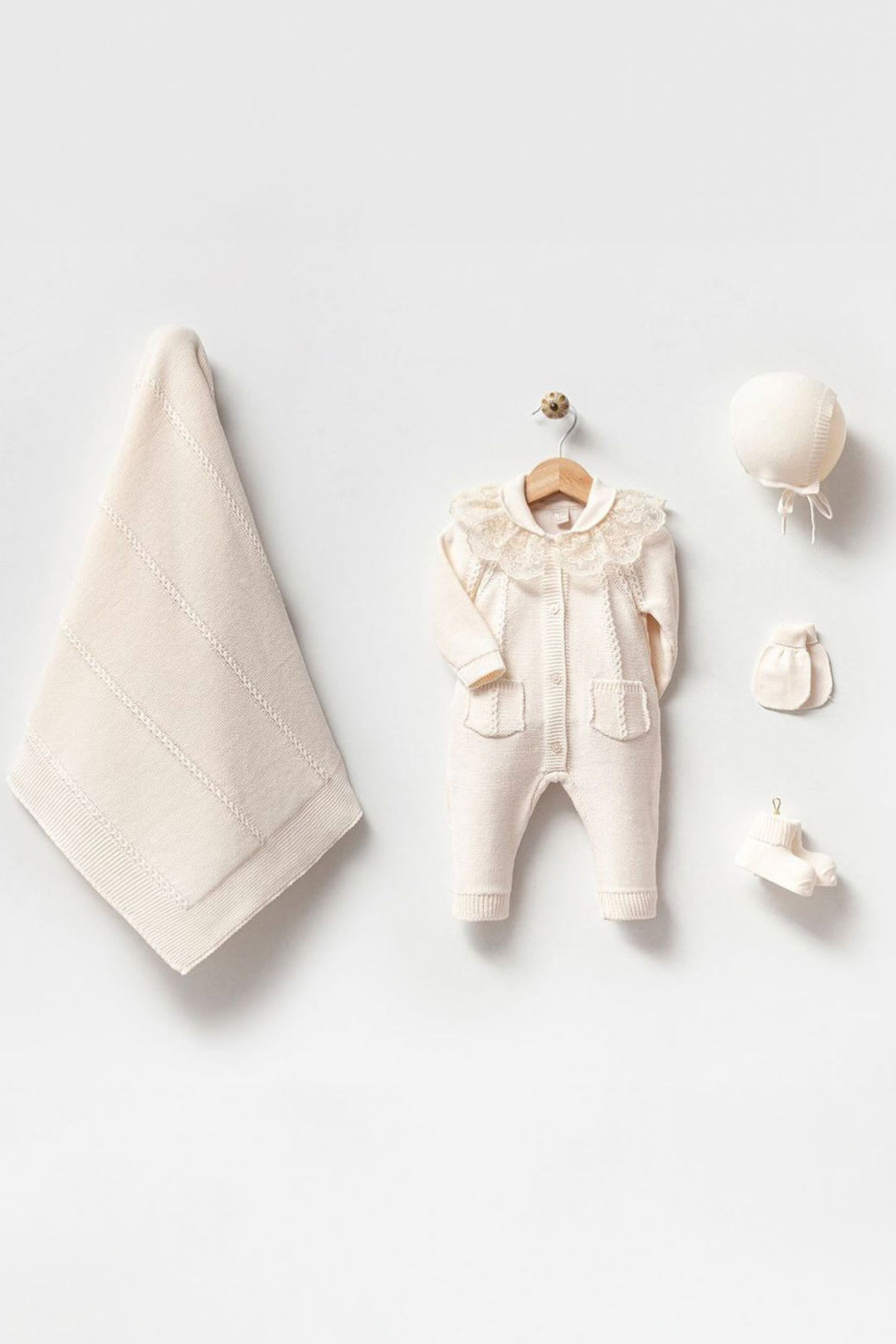 knitwear homecoming set for newborn baby