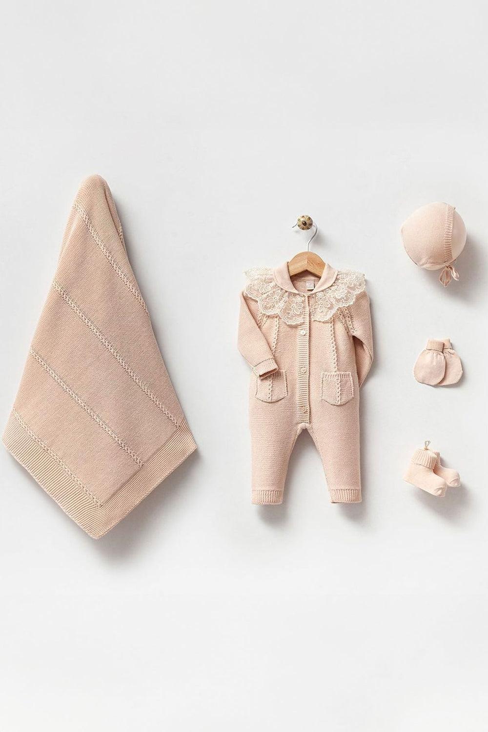 knitwear homecoming set for baby girl