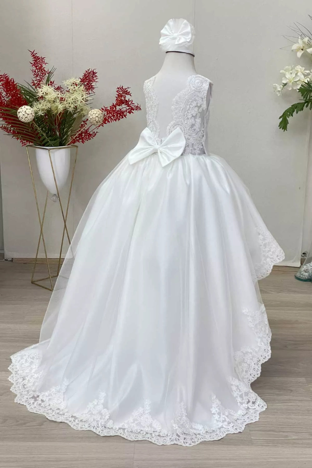 White sleeveless party dress 